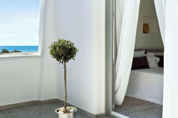 Main bedroom balcony
