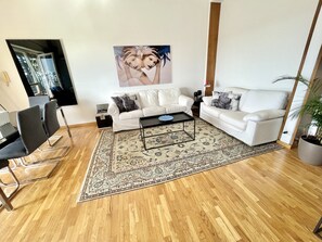 Smart TV, books - Sunset Cozy Apartment (Roma)