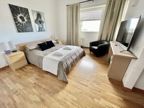 1 室のベッドルーム、WiFi (無料)、ベッドシーツ、車椅子でアクセスできる設備