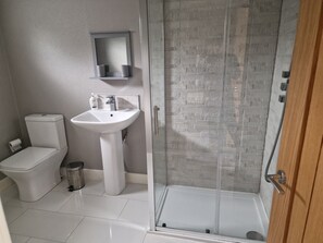 Cabin | Bathroom | Combined shower/bathtub, deep-soaking bathtub - Luxury Lodge - Sleeps 4, hot tub & Parking (Welshpool)