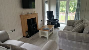 Cabin | Living room | Fireplace