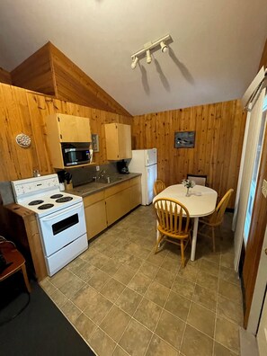 Classic Cabin, 2 Bedrooms, Beach View, Beachfront | Private kitchen