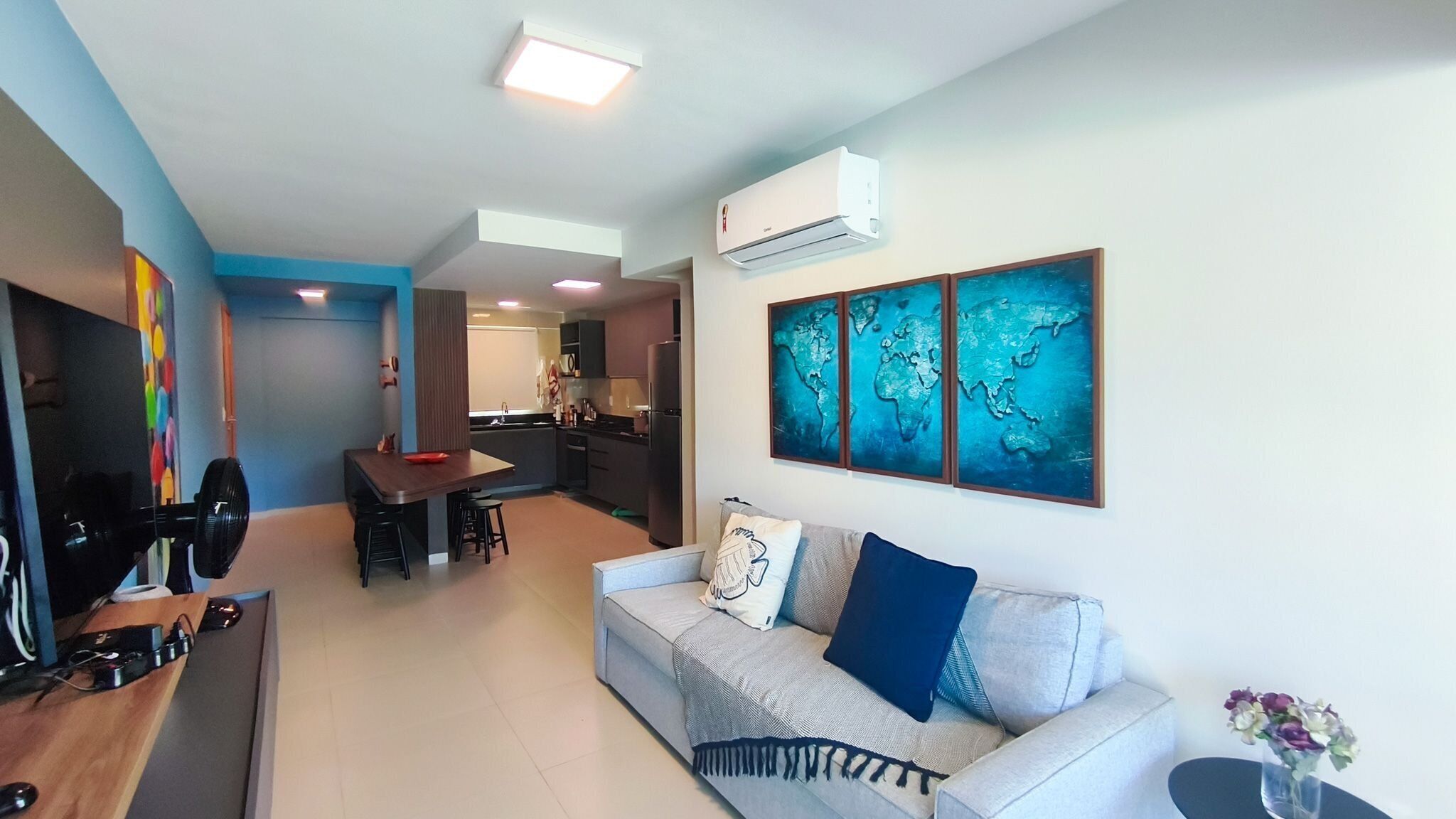 Family Apartment | Living area | 40-inch TV with satellite channels