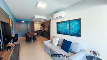 Family Apartment | Living area | 40-inch TV with satellite channels