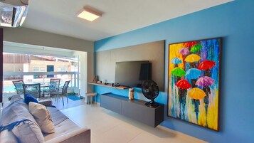 Family Apartment | Living area | 40-inch TV with satellite channels