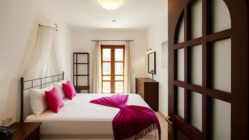 2 chambres, coffres-forts dans les chambres, bureau