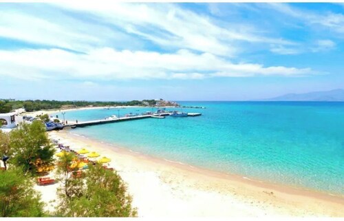 Spacious Beach Flat, Large Balcony, 1 Min to Sea - Argo Apartment