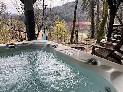 Lakefront, 50 Guests, Paradise Estates, Reunions   - , Weddings, Work Retreats