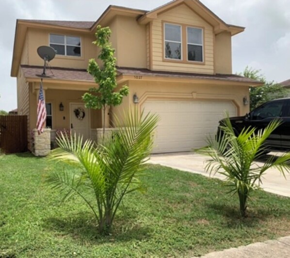 Exterior - House in Medical Center, Backyard Oasis, close to everything! (San Antonio)