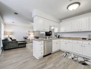 Interior - Clean and Comfortable 3 bed 2 bath in Conway (Conway)