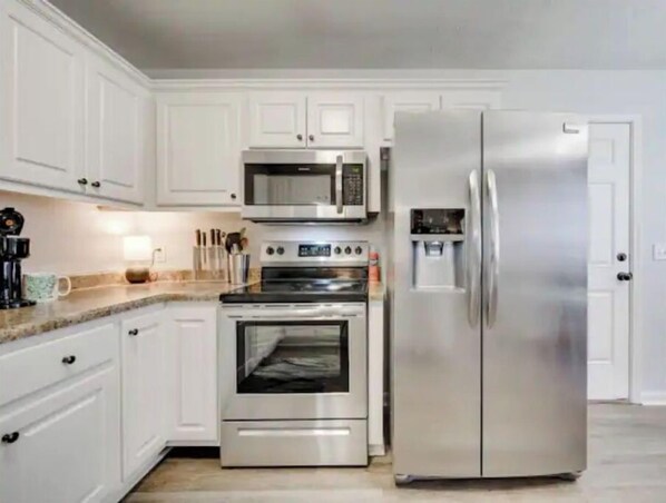 Private kitchen - Clean and Comfortable 3 bed 2 bath in Conway (Conway)