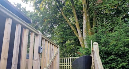Glamping Hut - Riverside 1