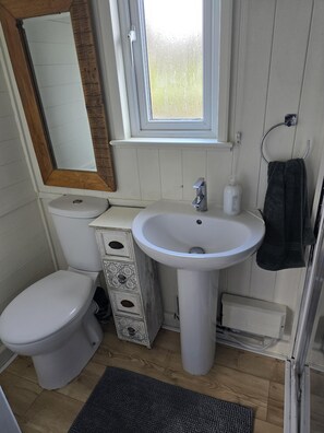 Cabin | Bathroom