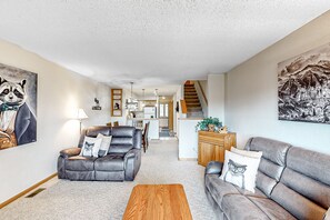 TV, fireplace