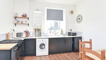 Cookware/dishes/utensils