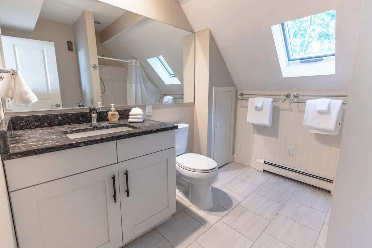 Bathtub, hair dryer
