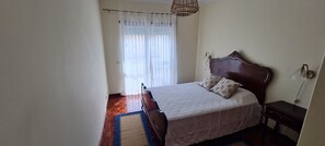 3 Schlafzimmer, Reisekinderbett, WLAN, Bettwäsche