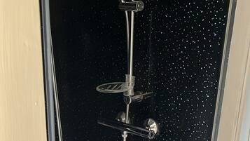 Cabin | Bathroom | Shower