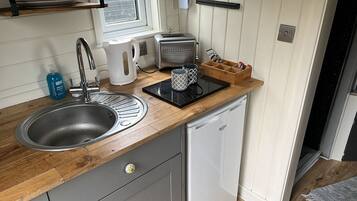 Cabin | Private kitchen | Fridge, microwave, stovetop, electric kettle