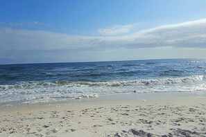 Beach nearby, sun-loungers, beach towels