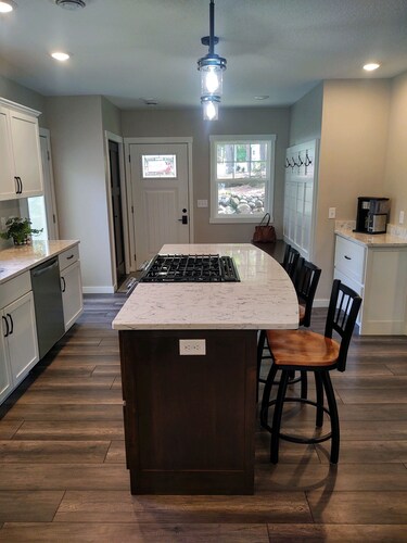 Beautiful Cottage get away on Elk Lake