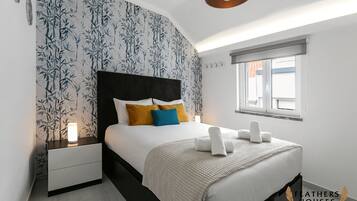 2 slaapkamers, een strijkplank/strijkijzer, internet, beddengoed