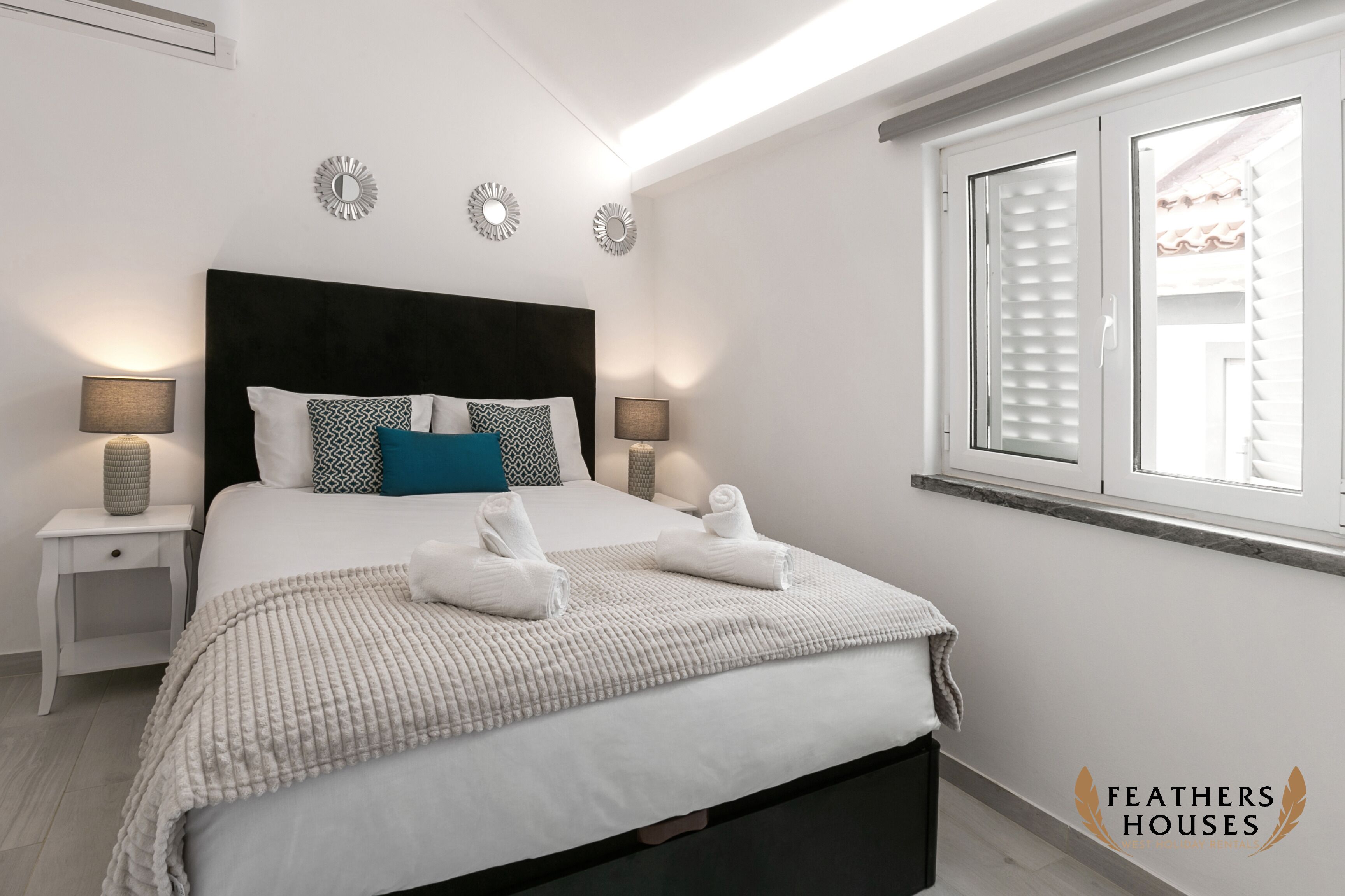 2 habitaciones, tabla de planchar con plancha y cuna de viaje 