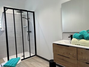 Shower, hair dryer, towels, soap - Ecolodge Saba - Piscine Naturelle (Saint-François)