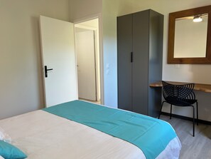 2 slaapkamers, een bureau, reisbedje, gratis wifi