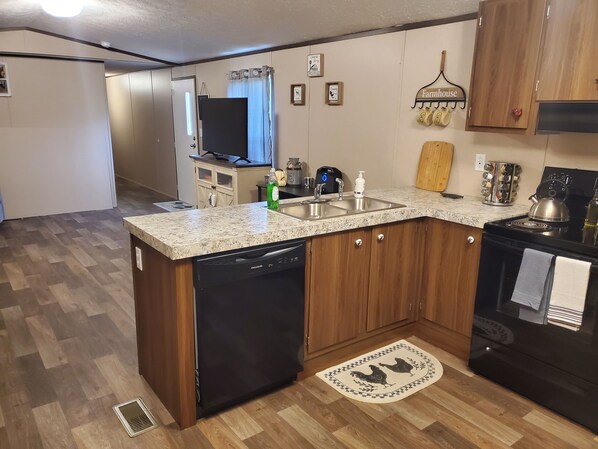 Fridge, microwave, oven, stovetop - Peaceful country home away in the wilderness (Galena)