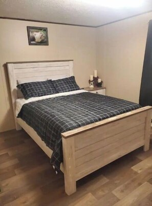 3 bedrooms, desk, travel crib, WiFi - Peaceful country home away in the wilderness (Galena)