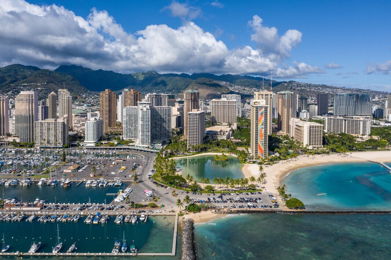 Plage à proximité, chaises longues, serviettes de plage