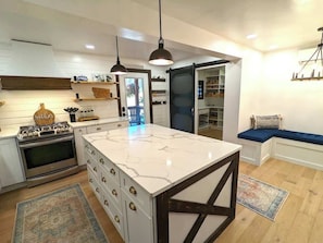 Fridge, microwave, oven, stovetop - New West Glacier Gem! RV's Welcome! Secluded! (West Glacier)
