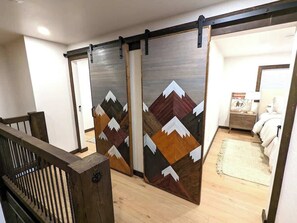 3 slaapkamers, een strijkplank/strijkijzer, wifi, beddengoed