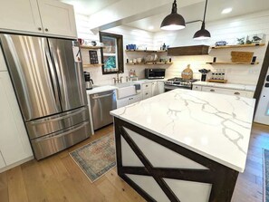 Fridge, microwave, oven, stovetop - New West Glacier Gem! RV's Welcome! Secluded! (West Glacier)