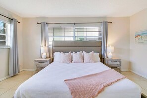 2 chambres, bureau, fer et planche à repasser, lit parapluie