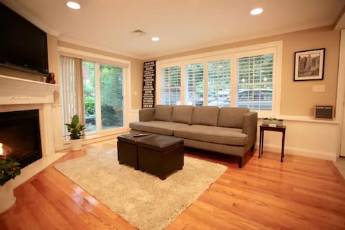 Peaceful 2BR near US Route 1 and Boston.