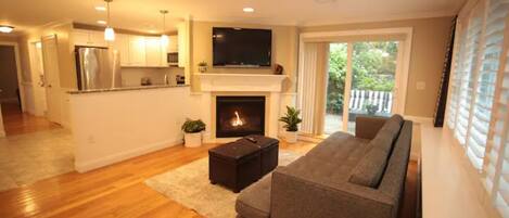 Älytelevisio, takka, tietokoneen näyttö