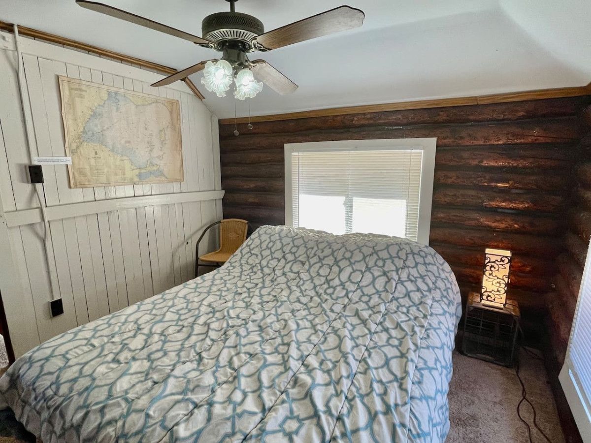 2 bedrooms, desk, iron/ironing board, WiFi