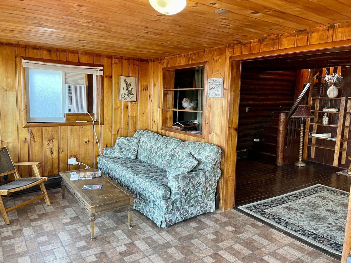 Restored Historic Log Cabin And Deck On Lake Erie - Lake Erie, PA