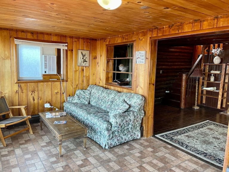 Restored Historic Log Cabin And Deck On Lake Erie - Lake Erie, PA