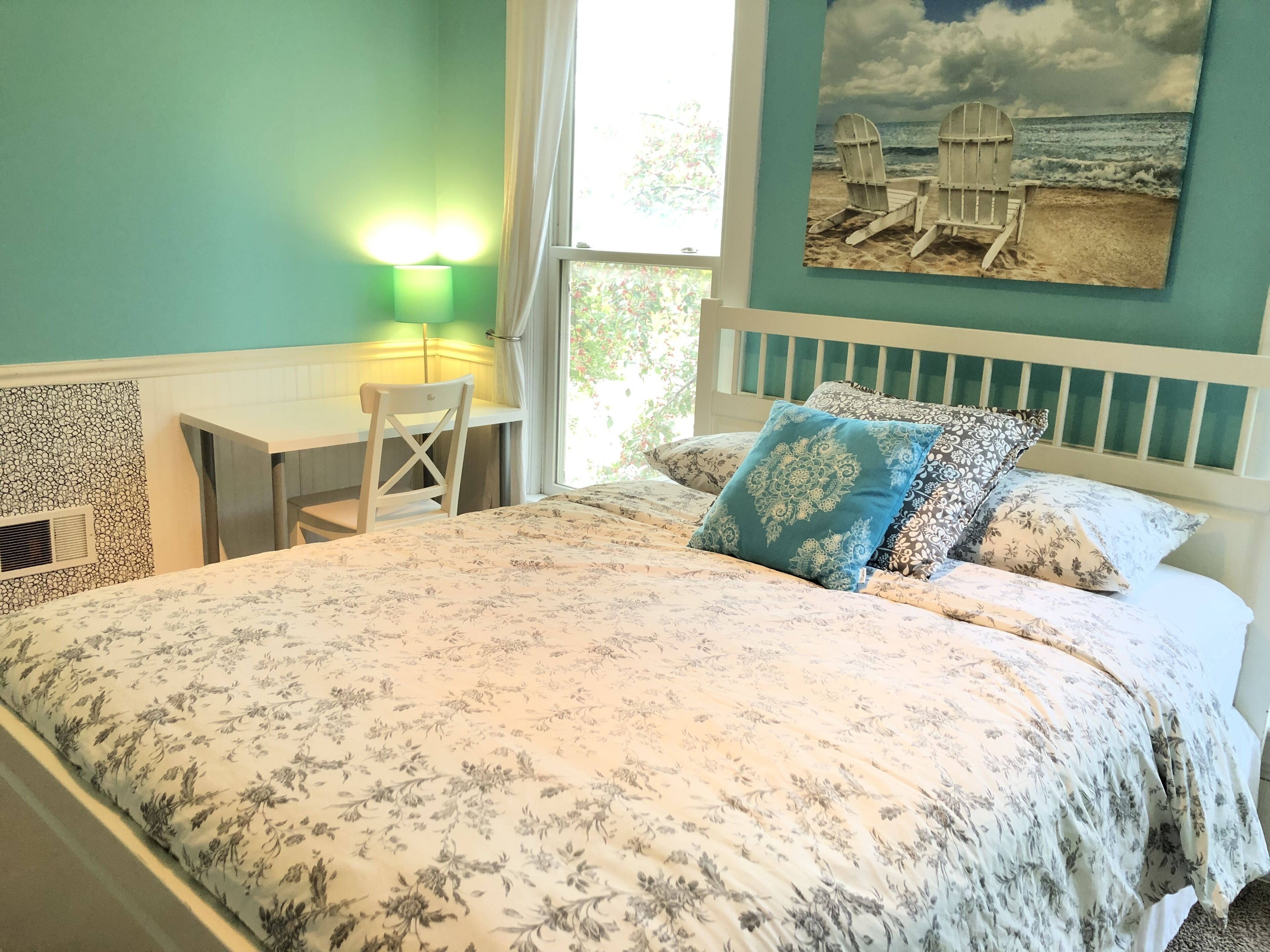 5 bedrooms, desk, iron/ironing board, free WiFi