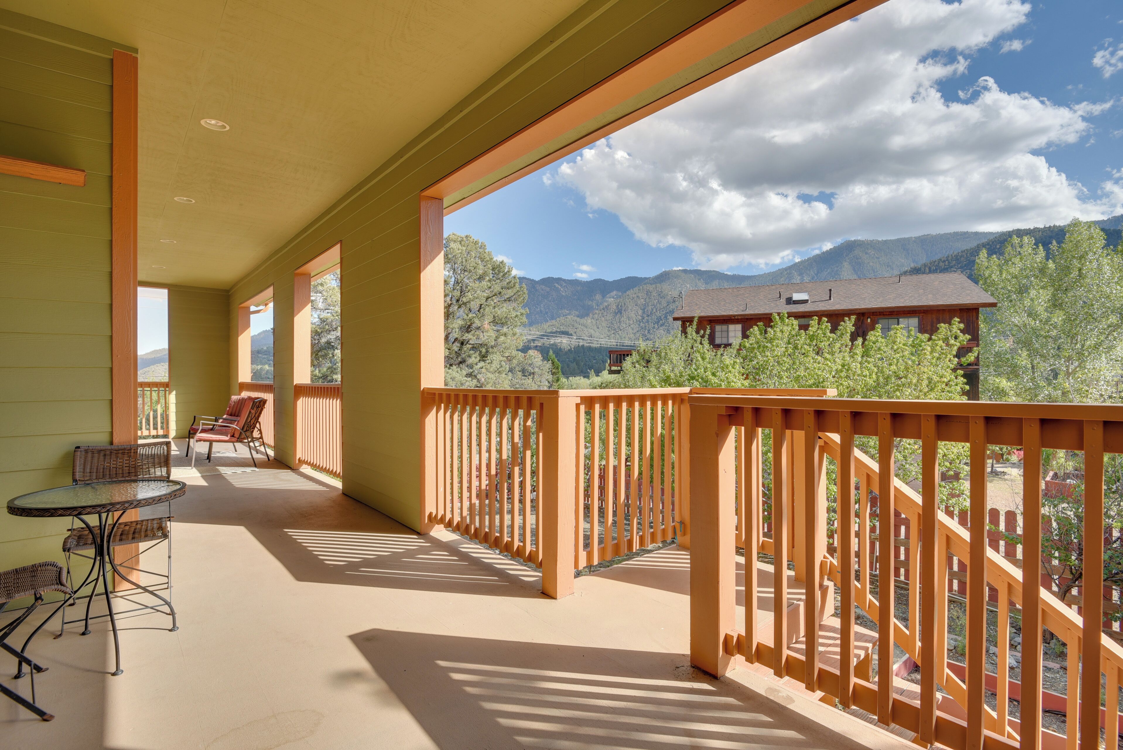 'Escape in the Woods' w/ Deck + Mtn Views!