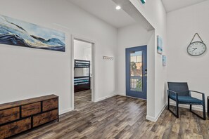 Interior - Blue Oasis - Sleeps 12 - Book Now! Super close to Galv hot spots  Pet- Friendly (Galveston)