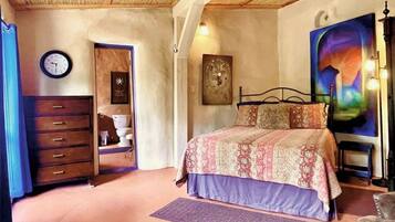 7 bedrooms, desk, iron/ironing board, WiFi (surcharge)