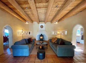 TV, fireplace, books, stereo