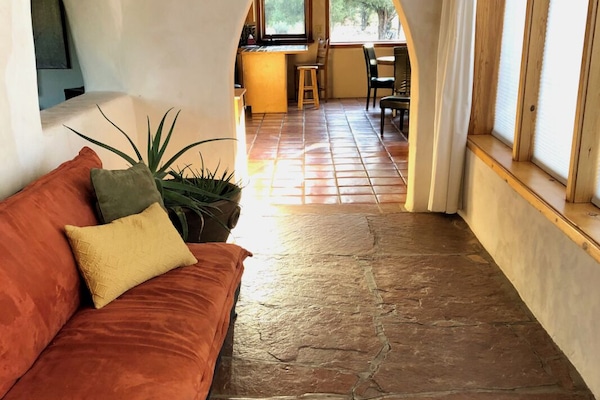 Fernseher, Kamin, DVD-Player, Bücher