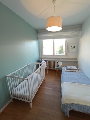 2 chambres, bureau, accĂšs au Wi-Fi (inclus), literie fournie