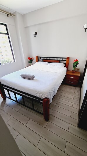 2 chambres, fer et planche à repasser, Wi-Fi gratuit, draps fournis