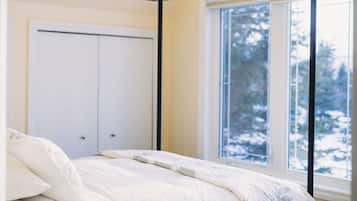 6 bedrooms, iron/ironing board, free WiFi, bed sheets